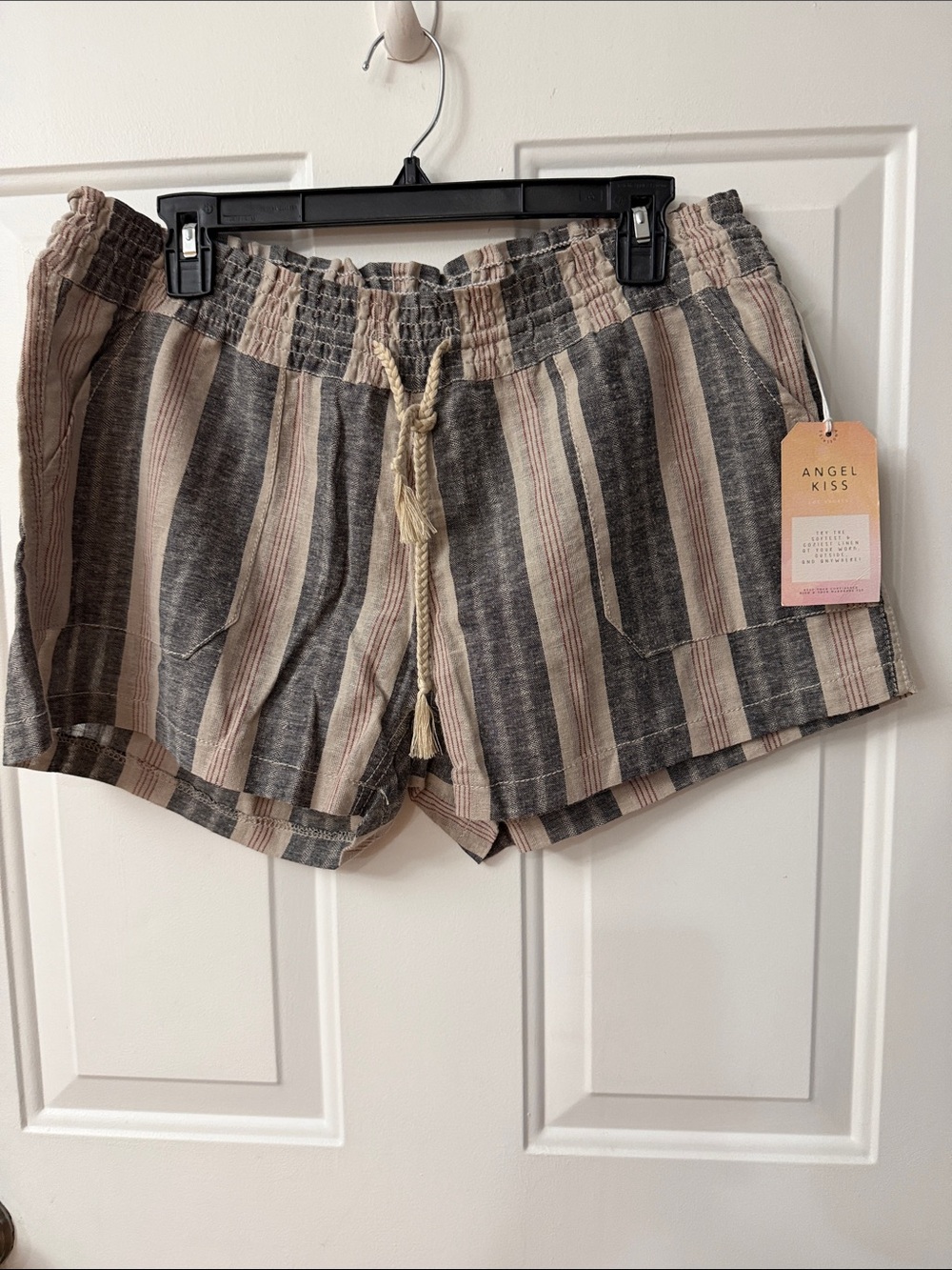 Angel Kiss Striped Drawstring Athletic Shorts in Beige and Gray